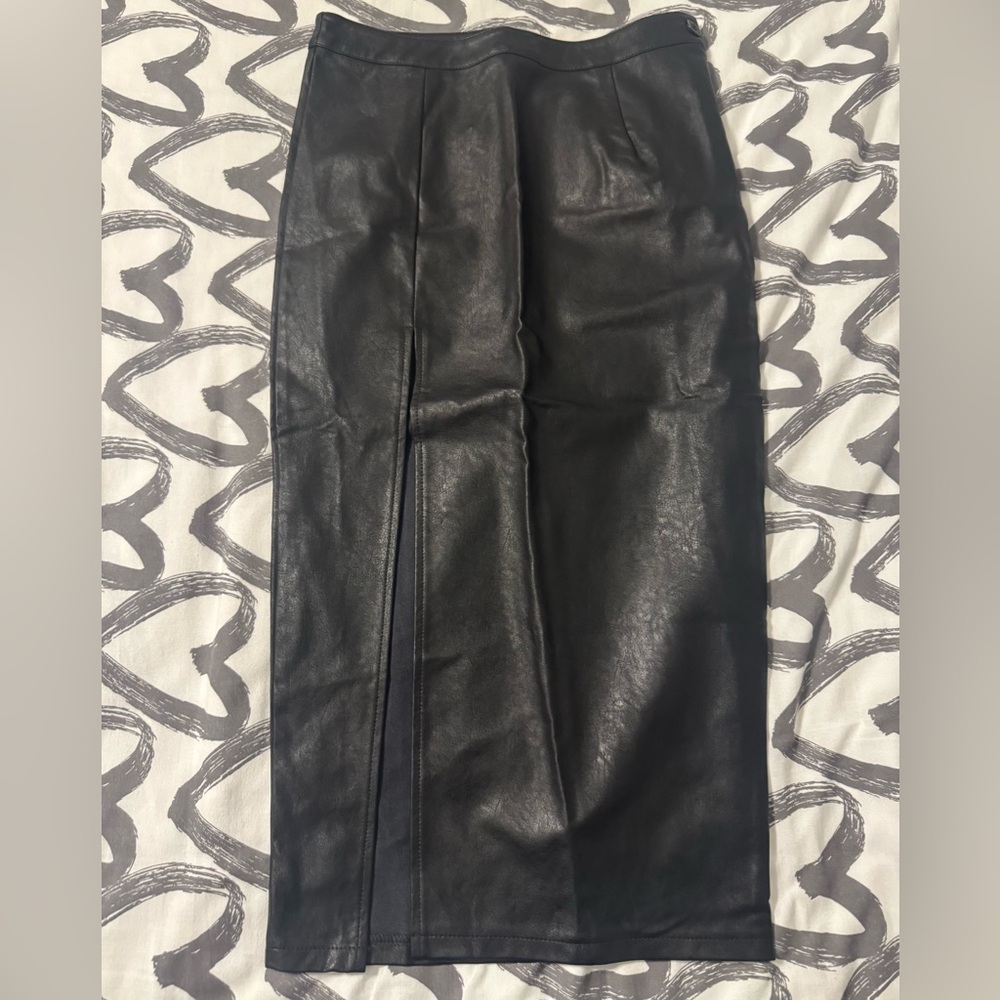 Sleek Black Pencil Skirt
